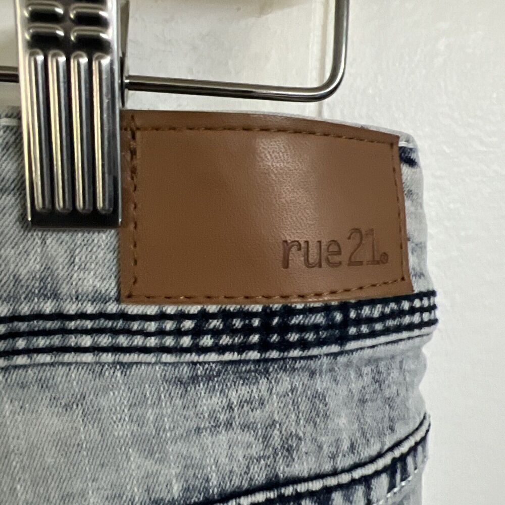 NWT New Rue 21 Shorts 5/6 Distressed Acid Wash Jean Denim 2.5 “ Inseam - Picture 6 of 8